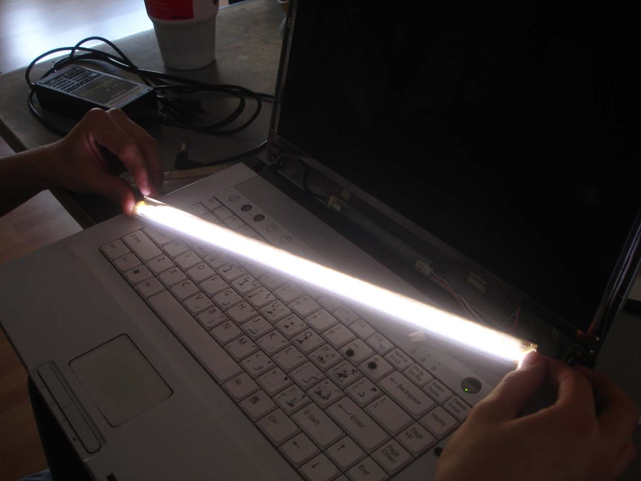 Замена и ремонт подсветки экрана ноутбука в Могилёве